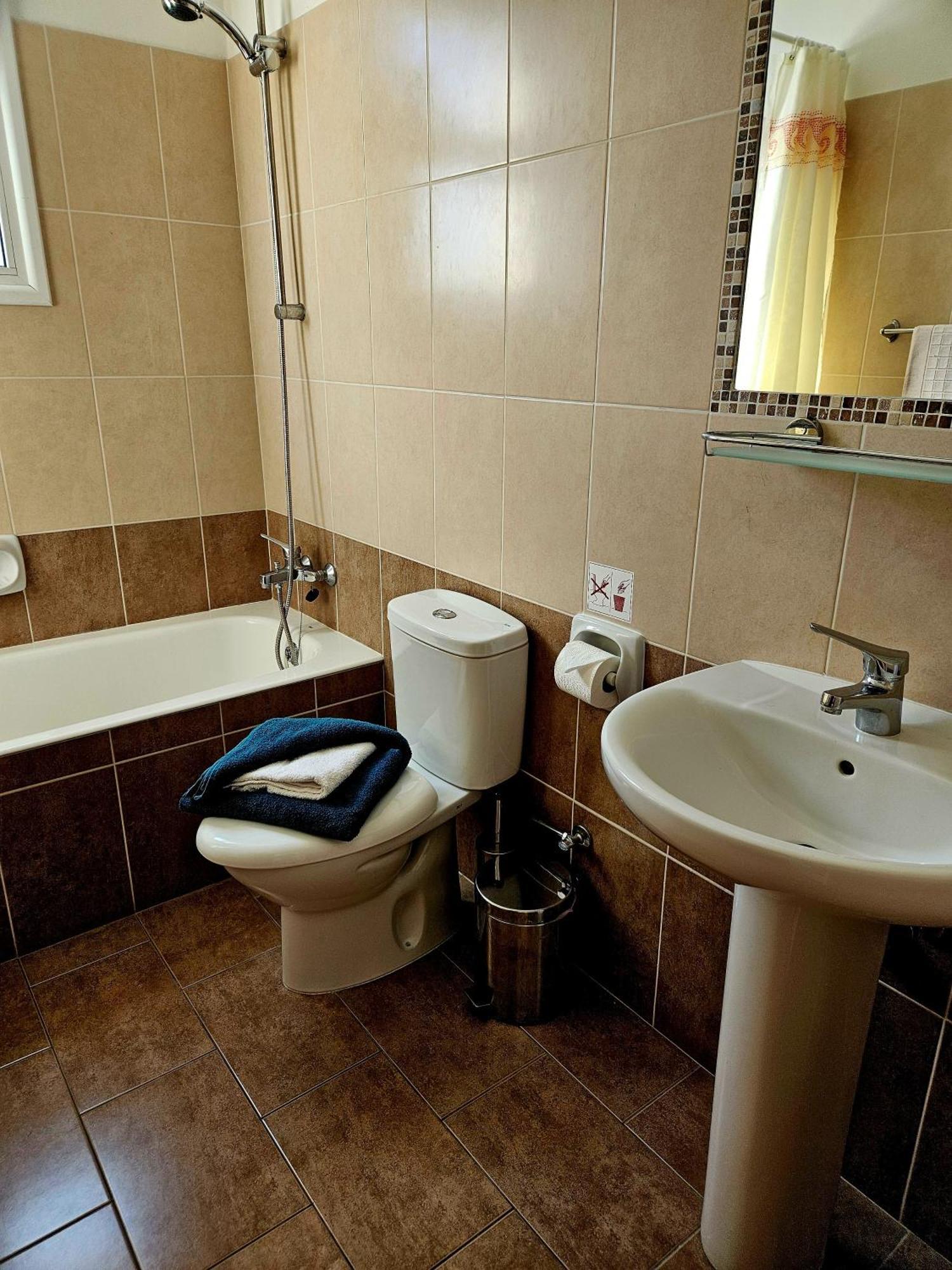 The Brightstay Paphos, 2 Bed Apt, Paphos Riviera, Universal Luaran gambar