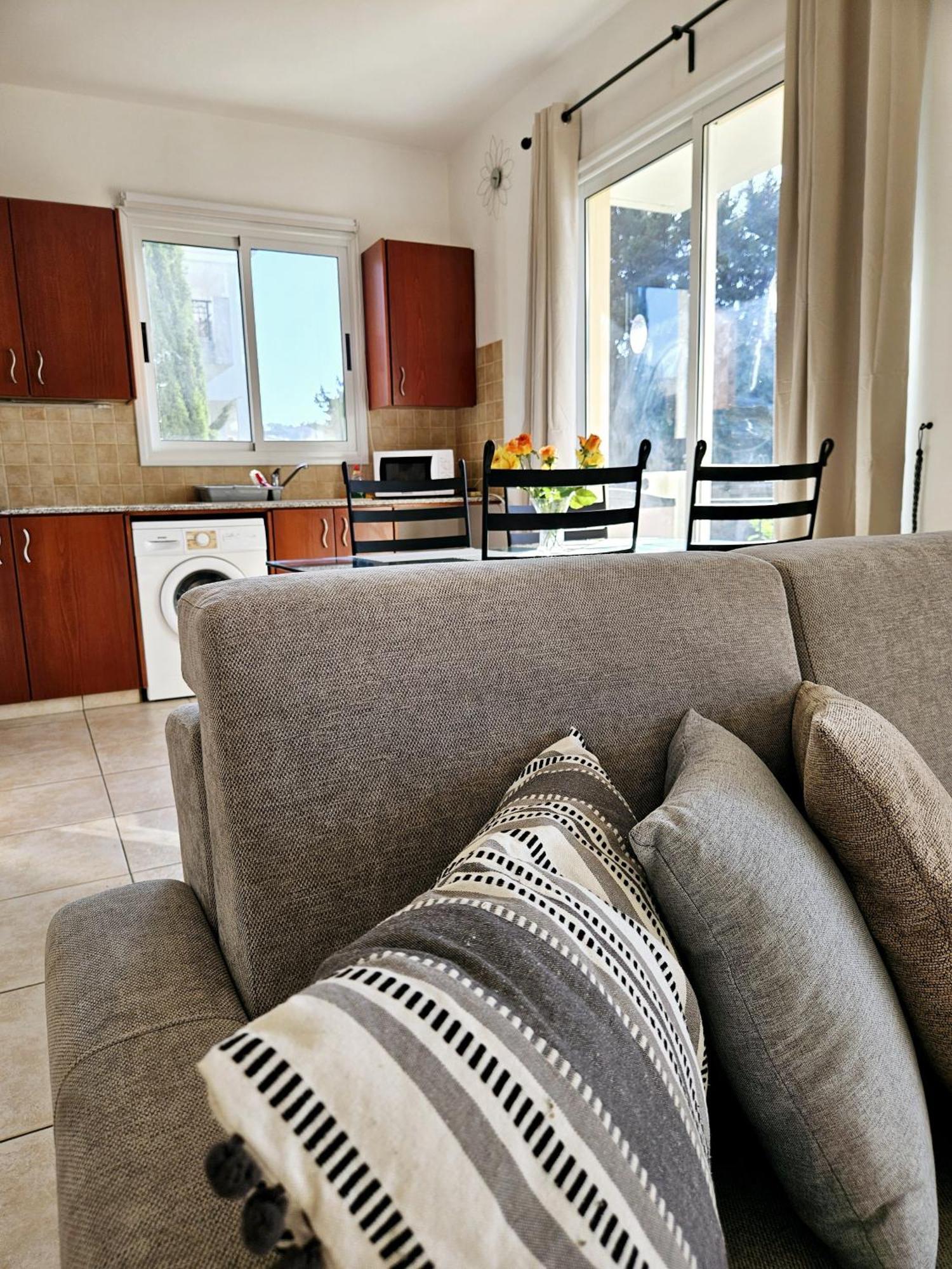 The Brightstay Paphos, 2 Bed Apt, Paphos Riviera, Universal Luaran gambar